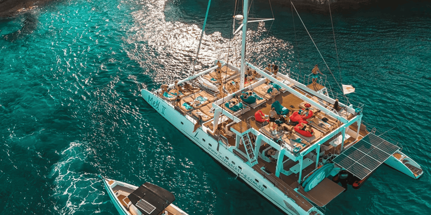 EXCURSION EN BATEAU VIP AU COUCHER DU SOLEIL SEULEMENT ADULTES TOUT COMPRIS
