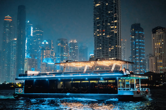 AIN WHEEL HOUSEBOAT TOUR