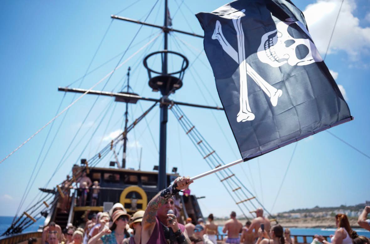 BLACK PEARL PIRATE BOAT